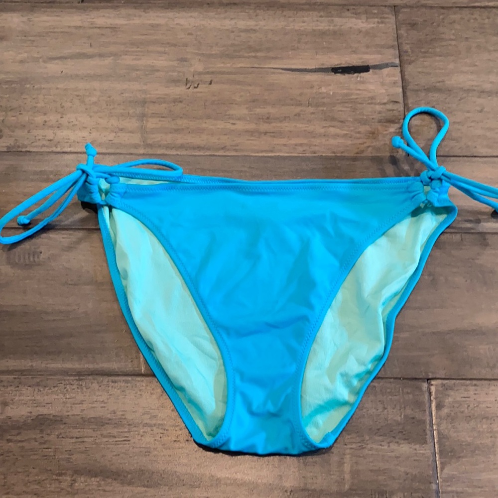 π¨4/$20 Victoriaβs Secretβ Bikini Bottom Sz L
